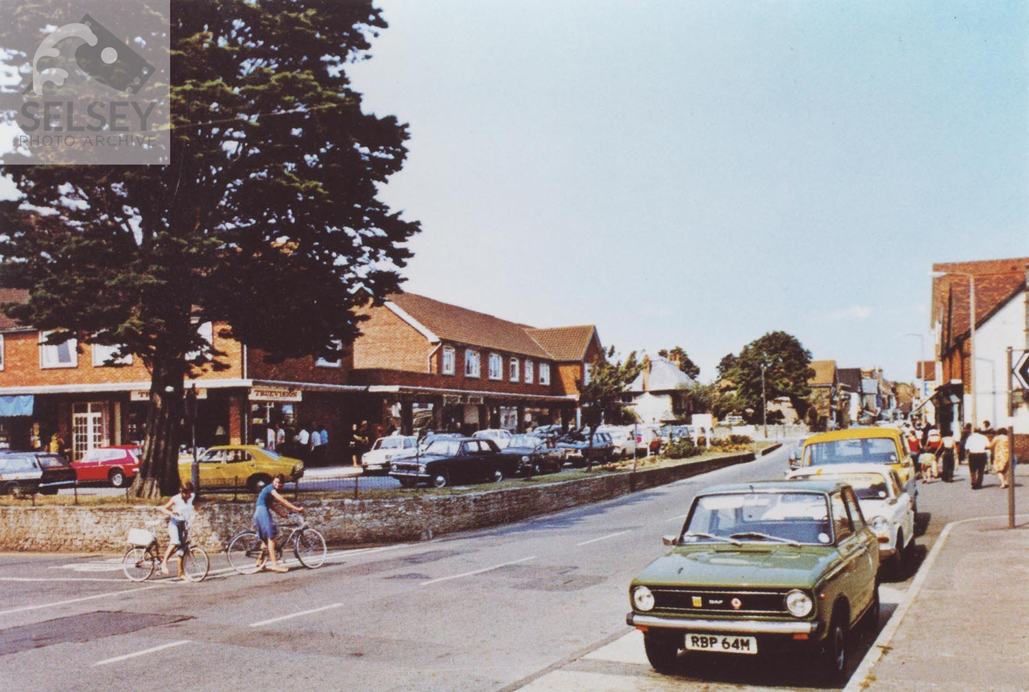 Selsey: High Street looking North - Selsey Photo Archive